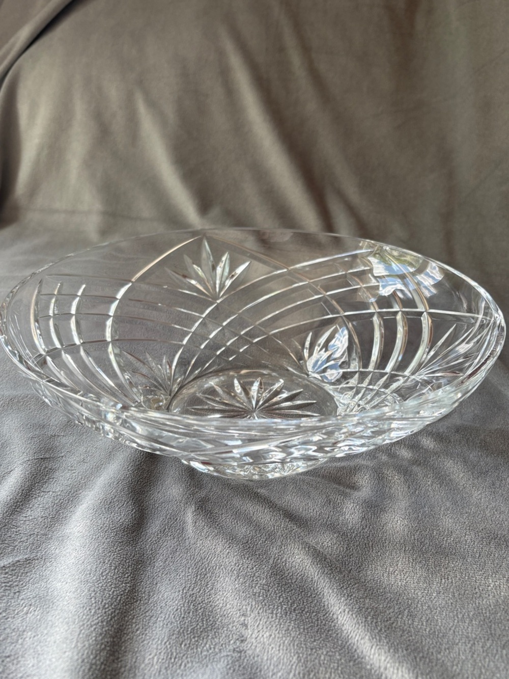 Clear Cut Glass Serving Bowl – Elegant Crystal-Look Centerpiece